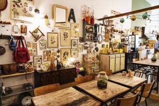 Boutique and restaurant, Rita Brocante et Cantine, Restaurant and junk shop, Le Panier,