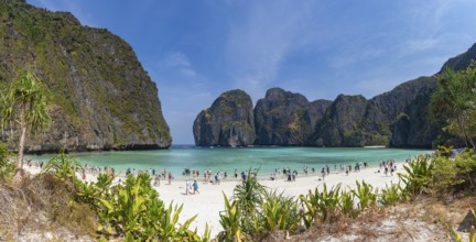 A picture of the iconic Maya Bay, on the Ko Phi Phi Lee Island