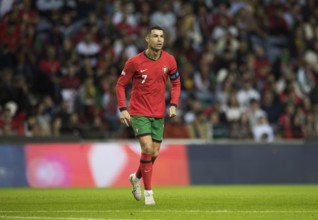 Football match, Cristiano RONALDO CR7 Portugal walking to the right with concentrated look, Estadio