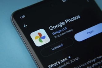 The google photos app from Google Playstore is displayed on a smartphone screen