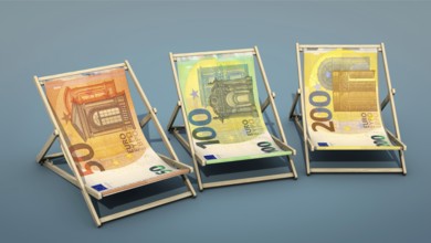Symbolic image on the subject of price comparison, price difference, travel costs, etc
