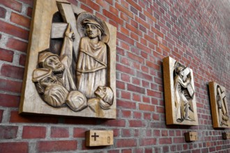 Carvings, three Stations of the Cross, modern church, St. Michael, Kempten, Allgäu, Bavaria,