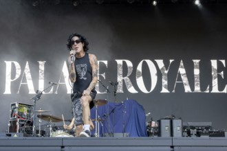 Remington Leith, singer, frontman, Palace Royale, rock band, USA, live open air at the Citadel