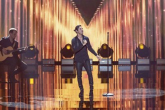Julio Iglesias Jr. with the song To all the girls I've loved before at the Beatrice Egli Show in