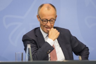 Federal Chancellor Merz (CDU, Federal Chancellor) during a press conference after the consultation