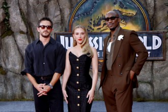 Jonathan Bailey, Scarlett Johansson and Mahershala Ali at the German premiere of Jurassic World at