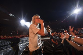Emily Armstrong, lead singer of Linkin Park in the photo pit between the audience live on From Zero