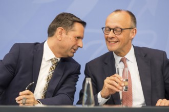 Olaf Lies (SPD, Minister President of Lower Saxony) and Federal Chancellor Merz (CDU, Federal