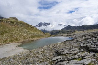 Mountain lake Hinterer Senner Egetsee, mountain landscape, seven-lake hike, Stubai Alps, near