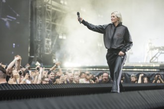 Emily Armstrong, lead singer of Linkin Park live on From Zero World Tour 2025 at the Olympiastadion
