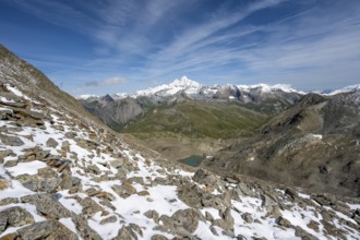 Ascent to the summit Böses Weibl, view of the mountain landscape with Kesselkeessee, snow-covered