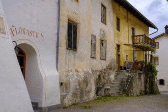Laubengasse, Glurns, Vinschgau, South Tyrol, Italy, Europe