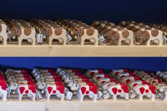 Sales shelf Trauffer toy wooden cows