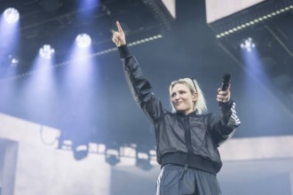 Emily Armstrong, lead singer of Linkin Park live on From Zero World Tour 2025 at the Olympiastadion