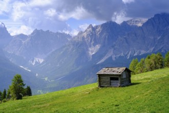 Mountain huts on the Helm, Sesto, Dolomites, Val Pusteria, South Tyrol, Italy, Europe