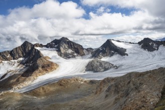 High mountain landscape, view of mountain peaks Königshofspitz and Hofmannspitze with glacier of