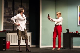 Julia Grimpe - Claudia, Katrin Schwingel - Dorothee, murder colleagues, photo rehearsal on