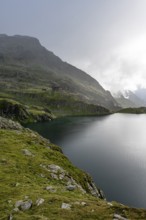 Mountain landscape with mountain lake Wangenitzsee, Wiener Höhenweg, Schober group, Hohe Tauern