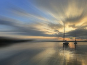 Evening atmosphere, sailing boats on Lake Starnberg, zoom effect, Bavaria, Germany, Europe
