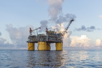 Offshore petroleum drilling rig in the Gulf of Mexico