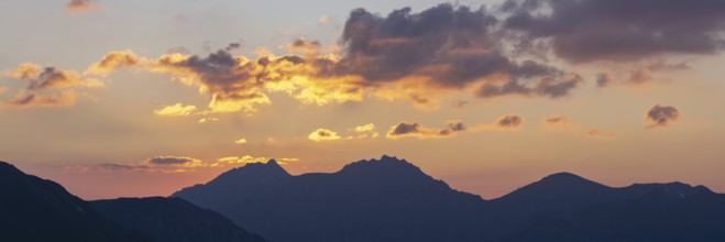 Sunrise from the Zeigersattel on the Nebelhorn, 2224m, Allgäu Alps, Allgäu, Bavaria, Germany,