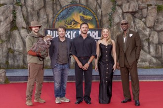 Director Gareth Edwards, Jonathan Bailey, Scarlett Johansson and Mahershala Ali at the German