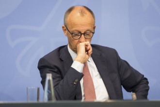 Federal Chancellor Merz (CDU, Federal Chancellor) during a press conference after the consultation
