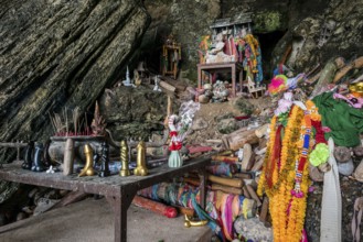 Princess Cave, Phra Nang Cave Shrine, Ao Phra Nang Beach, Railay Beach, Ao Nang, Krabi, Thailand,