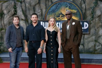 Director Gareth Edwards, Jonathan Bailey, Scarlett Johansson and Mahershala Ali at the German