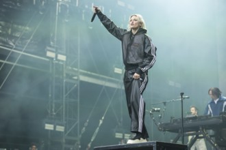 Emily Armstrong, lead singer of Linkin Park live on From Zero World Tour 2025 at the Olympiastadion