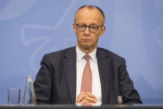 Federal Chancellor Merz (CDU, Federal Chancellor) during a press conference after the consultation