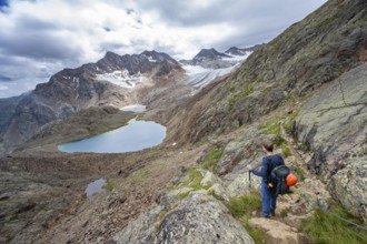 Mountaineer in rocky high mountain landscape, view of mountains with mountain lake Vogelhüttensee