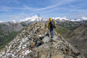 Mountaineers at the summit of Böses Weibl with summit cross and colourful prayer flags, view of