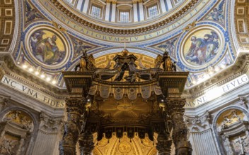 A picture of the upper section of the St. Peter's Basilica altar