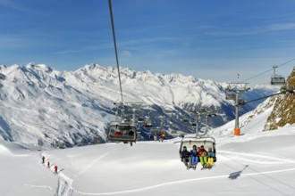 Skiers in chairlift Wurmkoglbahn, Obergurgl, Hochgurgl, Oetztal, Tyrol Ski Area, Austria, Europe