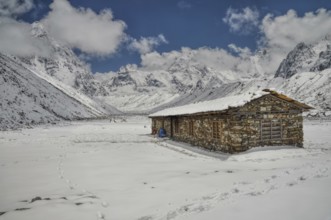 Cabin in high altitude in Himalayas mountains near Kanchenjunga, the third tallest mountain in the