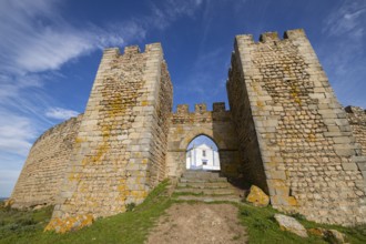 Puerta de Santarém, castillo medieval, Arraiolos, Distrito de Évora, Alentejo, Portugal, Europe