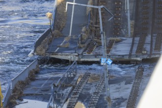 Partial collapse of the Carola Bridge. Over a length of around 100 metres, the section on which the