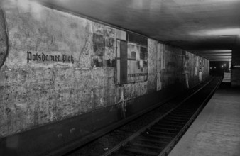 GDR, Berlin, 17 June 1990, Potsdamer Platz S-Bahn station, 28 years of ghost station
