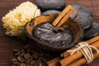 Homemade face and body organic all natural coffee scrub (peeling) with cinnamon