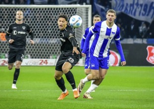 From left: Andras Nemeth (SC Preußen Muenster 28), Marton Dardai (Hertha BSC 31) in a duel
