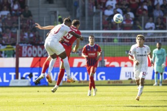 Football match, Junior ADAMU SC Freiburg left and Jonas FÖHRENBACH 1. FC Heidenheim in aerial