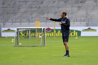 The new head coach Julian Schuster (SC Freiburg) at the first training session at the training