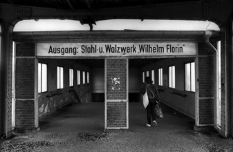 Germany, Hennigsdorf, 14.04.1992, Hennigsdorf railway station, exit: Stahl - u. Walzwerk Wilhelm
