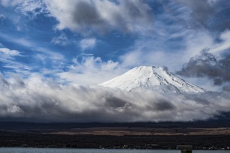 Mount Fuji and majestic sky (taken from Lake Yamanaka). Shooting Location: Yamanashi Prefecture