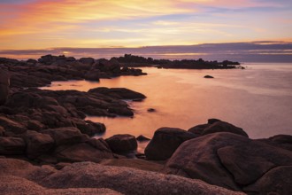 Atlantic coast in Brittany near Ploumanach, France, Europe