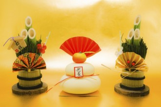 Image of rice cake and Kadomatsu (New Years card material). Shooting Location: Yokohama-city