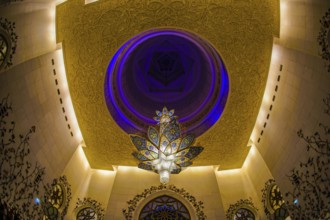 Shaking Id Grand Mosque Interior. Shooting Location: Abdabi
