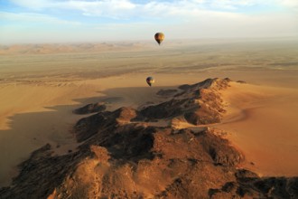 Hot air balloon ride over the Namib in the Namib-Naukluft National Park in Namibia