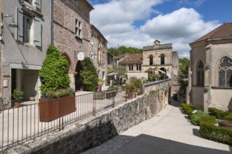 ThePlace Paul Froment with the Cafe des Arts and the Eglise de Marcandiel, corsten steel planter